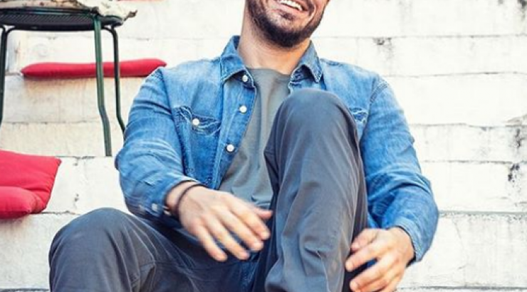 Δείτε την κούκλα νέα σύντροφο του Άκη Πετρετζίκη!