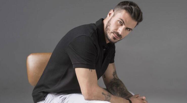 Η εξομολόγηση του Άκη Πετρετζίκη: "Πέταξα τα ρούχα μου στο αεροδρόμιο" [βίντεο]