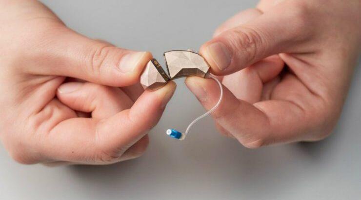 Ακόμα κι αν έχεις θέμα με την ακοή σου υπάρχει ένα design βοήθημα… σαν κόσμημα