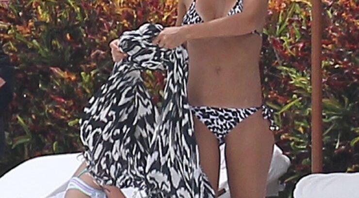 Η καυτή Jessica Alba στην πισίνα [εικόνες]