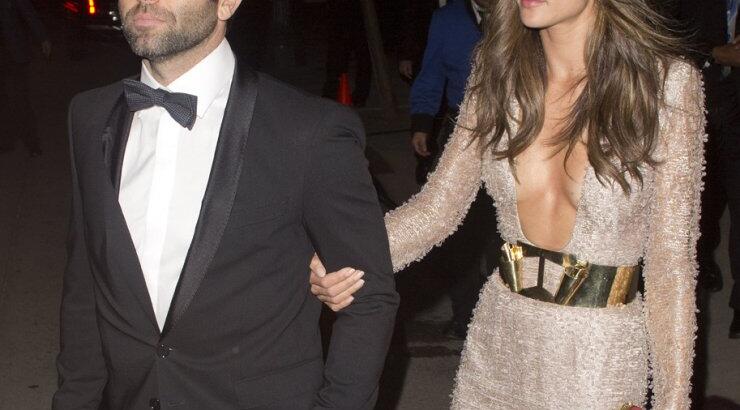 Σπάνια εμφάνιση της Alessandra Ambrosio με τον αρραβωνιαστικό της 
