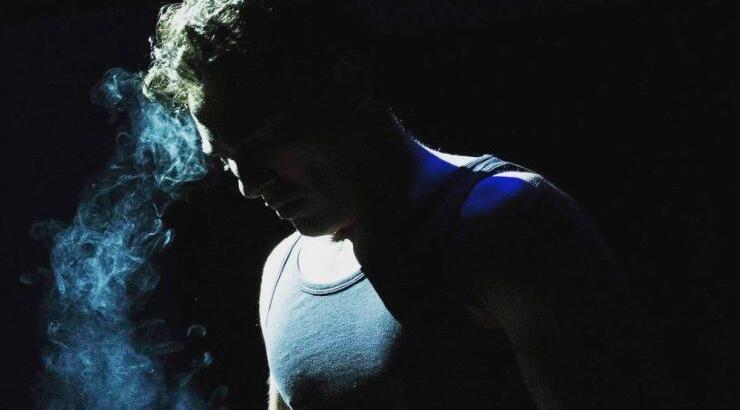 Το ατύχημα Κύπριου ηθοποιού επί σκηνής! [βίντεο]