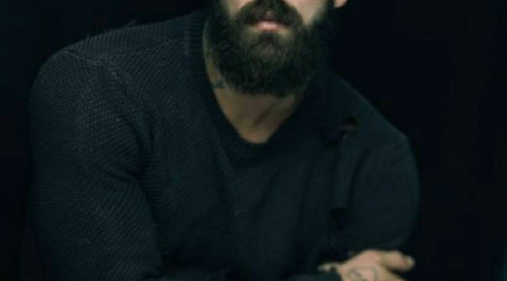 Δημήτρης Αλεξάνδρου: Η σέξι πόζα με διαγωνιζόμενη στα καλλιστεία και το φιλί που αντάλλαξαν!