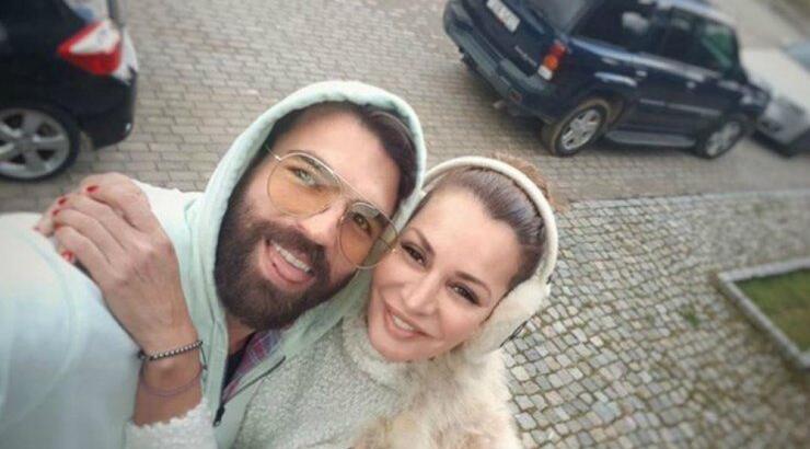 Δημήτρης Αλεξάνδρου: Ανήρτησε εικόνα με τη σύντροφό του γυμνή στο κρεβάτι!