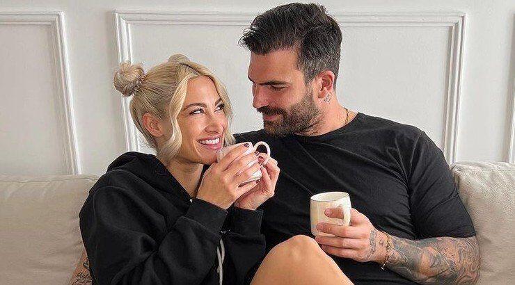 Ιωάννα Τούνη: Η πρώτη εικόνα μετά την απώλεια της μητέρας της – Στην αγκαλιά του συντρόφου της