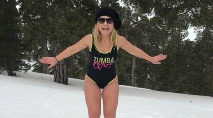 Μετά την Αλεξία Αναστασίου κι άλλη επώνυμη πόζαρε στα χιόνια με εσώρουχα!