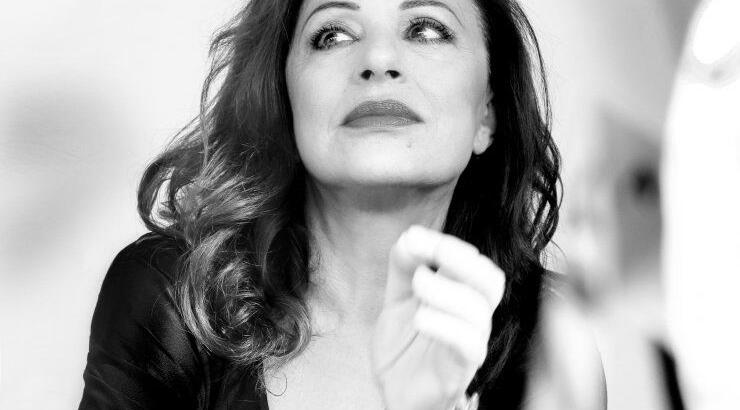 Η Χαρούλα Αλεξίου συγκλονίζει: Η εξομολόγηση της για τον καρκίνο του μαστού