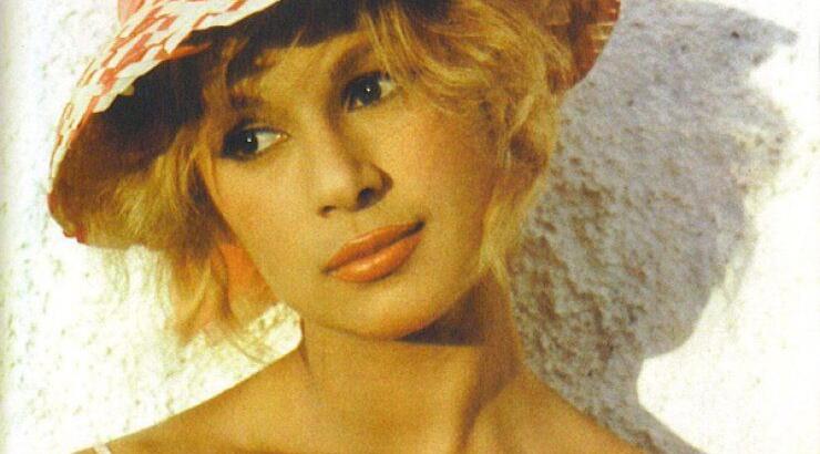 Ένα σπάνιο βίντεο - ντοκουμέντο: Η πρώτη τηλεοπτική εμφάνιση της Αλίκης Βουγιουκλάκη το 1968 [βίντεο]