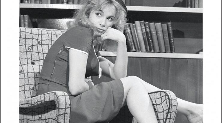 Διάσημη συγγραφέας της Βρετανίας βάζει τη Βουγιουκλάκη εξώφυλλο στο νέο βιβλίο της