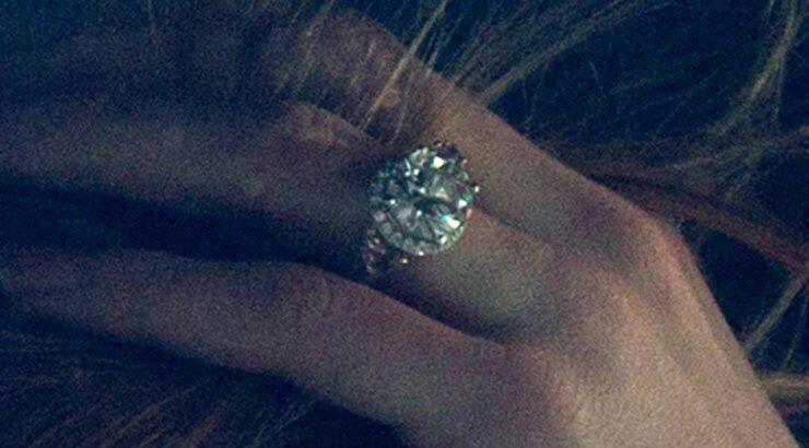 Δείτε το τεράστιο μονόπετρο της Amber Heard [φωτογραφίες]