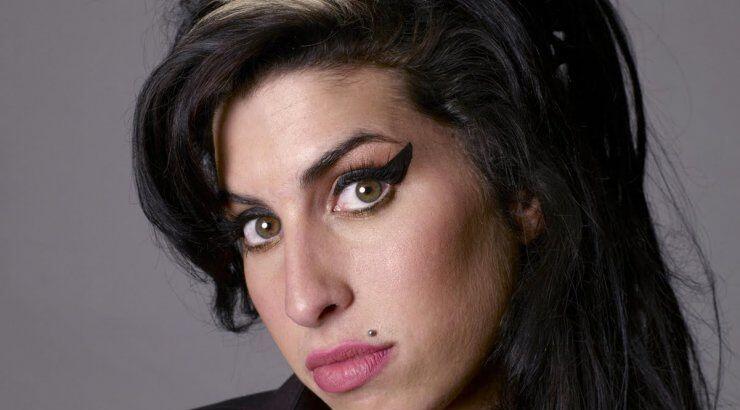  Η φωτογραφία της νεκρής από ναρκωτικά Amy Winehouse που έχει σοκάρει το διαδίκτυο! [σκληρή εικόνα]