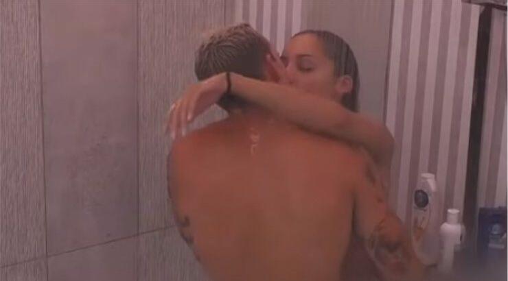 "Big Brother": Το βίντεο με τις ερωτικές περιπτύξεις Παναγιώτη - Ανχελίτας στο ντους