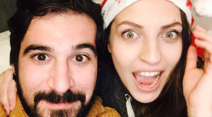 Γιώργος Αναγιωτός: Σε χριστουγεννιάτικη διάθεση αγκαλιά με τη σύντροφό του!