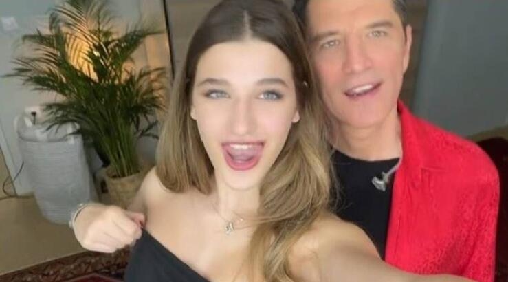 Αναστασία Ρουβά: Έριξε δίσκους με γαρύφαλλα στον μπαμπά της από το πρώτο τραπέζι [βίντεο]