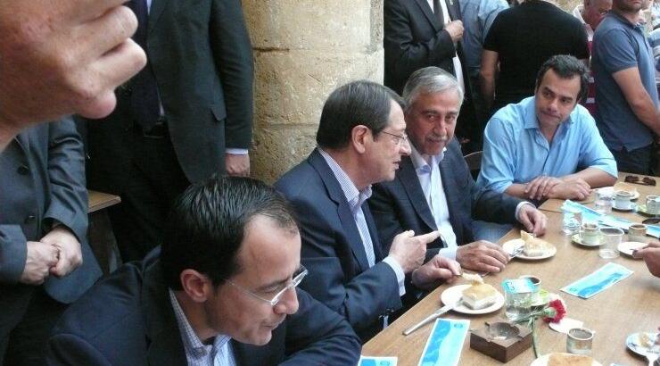 Αρχίζουν εντατικές διαπραγματεύσεις Αναστασιάδης-Ακιντζί 