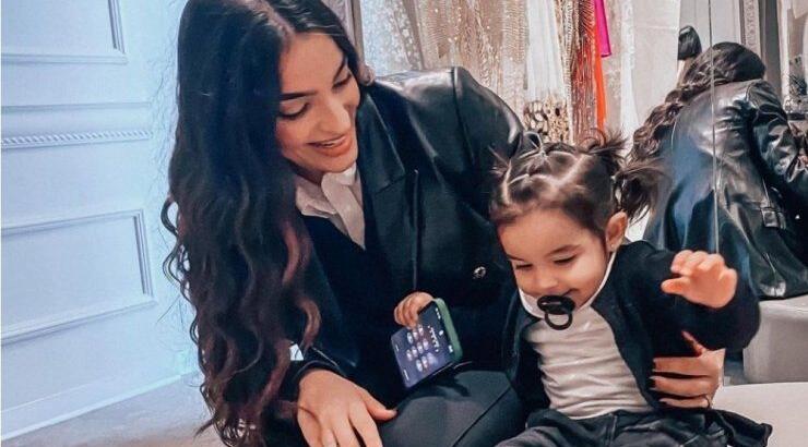 Άντρεα Νικολάου Παναγή: Η συγκινητική στιγμή που η κόρη της την είδε πρώτη φορά με το νυφικό της