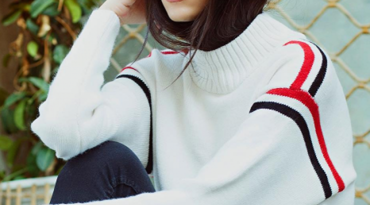 Άντρεα Κυριάκου: Δείτε την στο σπίτι της να βλέπει χριστουγεννιάτικη ταινία αγκαλιά με τον…