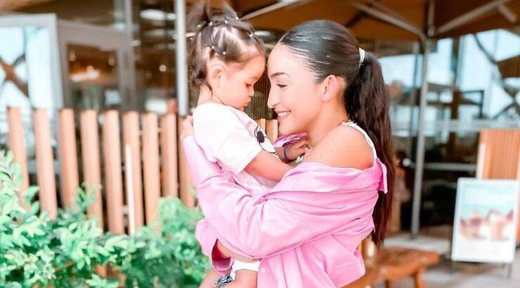 Άντρεα Νικολάου Παναγή: Μας δείχνει εικόνα εκείνης στην ηλικία της κόρης της και είναι ολόιδιες! 