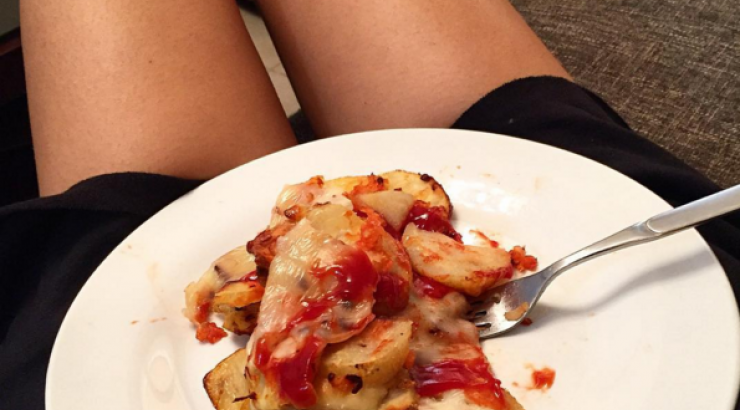 Αυτά είναι τα καλλίγραμμα πόδια επώνυμης Κύπριας!