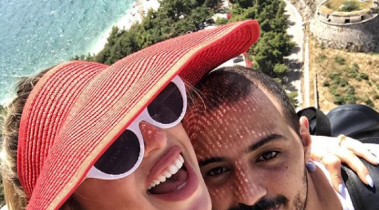 Θα πάθετε πλάκα! Δείτε για πρώτη φορά το μονόπετρο που χάρισε στην Ανδρεάνα Φραγκούδη ο σύντροφός της! [εικόνες]