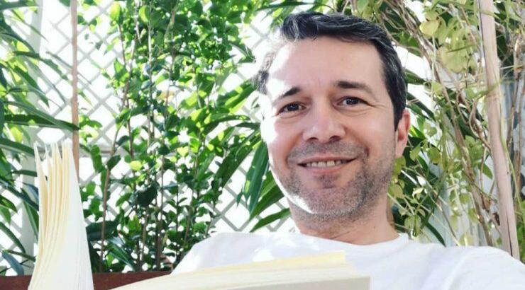 Ανδρέας Γιόρτσιος: Το look του στην καραντίνα που μας ξάφνιασε! [εικόνα]