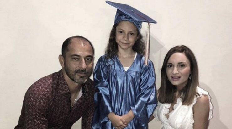 Άντρια Οκκά: Φόρεσε το ίδιο μαγιό με την κόρη της στην παραλία! [εικόνες]