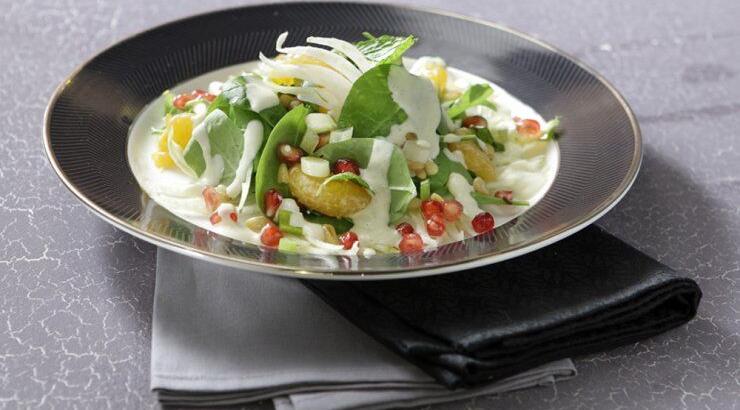 Λεπτοκομμένη σαλάτα με φοινόκιο και ρόδι