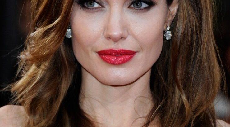 Angelina Jolie: Το video με τη στιγμή που ανακοινώνει ότι πάσχει από ανεμοβλογιά