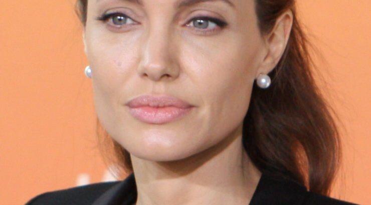 Angelina Jolie: Σοκ προκαλεί η αποστεωμένη εικόνα της!
