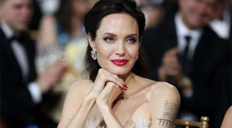 Angelina Jolie: Με αυτόν τον πασίγνωστο τραγουδιστή φημολογείται πως είναι σε σχέση [εικόνα]