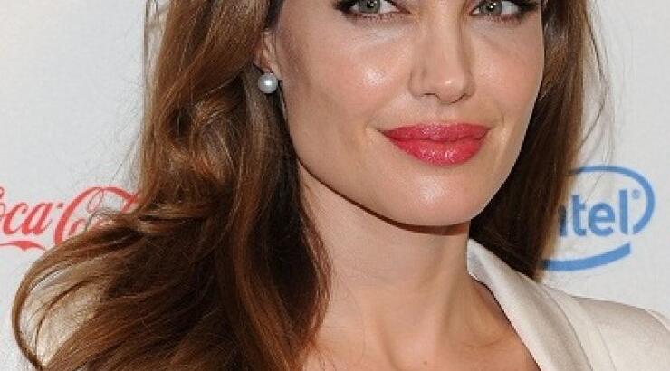 Ποιος θα σχεδιάσει το νυφικό της Angelina Jolie; 