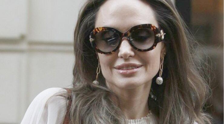 Βρήκαμε το luxury - elegant φόρεμα της Angelina Jolie