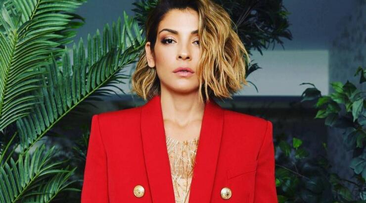 Η Άννα Χατζηγρηγορίου σας δείχνει το αξεσουάρ που ολοκληρώνει τα καλοκαιρινά της σύνολα