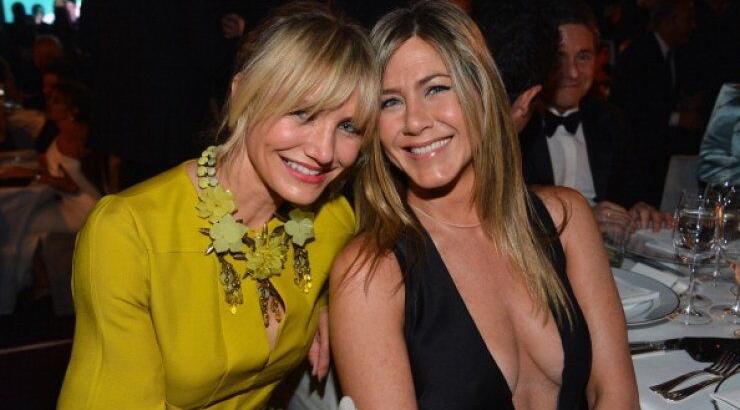 Το βαθύ ντεκολτέ της Jennifer Aniston