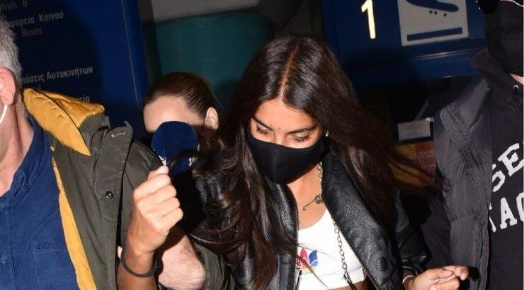 Άννα Μαρία Βέλλη: Επέστρεψε στην Ελλάδα - Το κυνηγητό στο αεροδρόμιο [εικόνες & βίντεο]