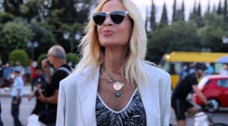 Άννα Βίσση: Τα νυχτοπερπατήματα μαζί με την αδερφή της στα στενά της Μυκόνου [βίντεο]