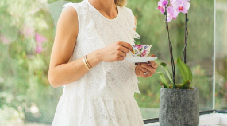 Άννα Φάκα: Μας αποκαλύπτει τι έχει μέσα η τσάντα της και που θα πάει διακοπές!