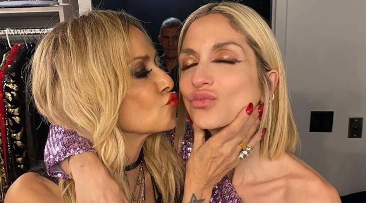 Άννα Βίσση: Η κόρη της τραγουδά με πάθος τη “Ψυχεδέλεια” και η τραγουδίστρια την καταγράφει [βίντεο]