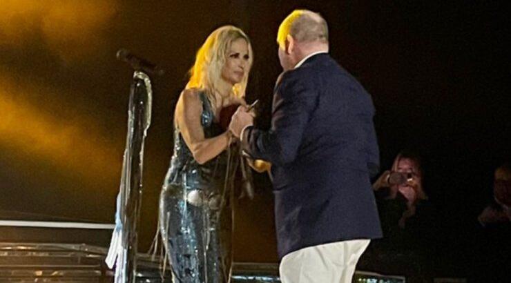 Άννα Βίσση: Χόρεψε επί σκηνής με τον Πρίγκιπα του Μονακό! [βίντεο]