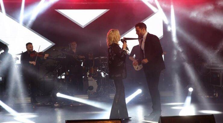 Τα κυπριακά της Βίσση στον Αργυρό όταν την ανέβασε στη σκηνή στη Λεμεσό [βίντεο]