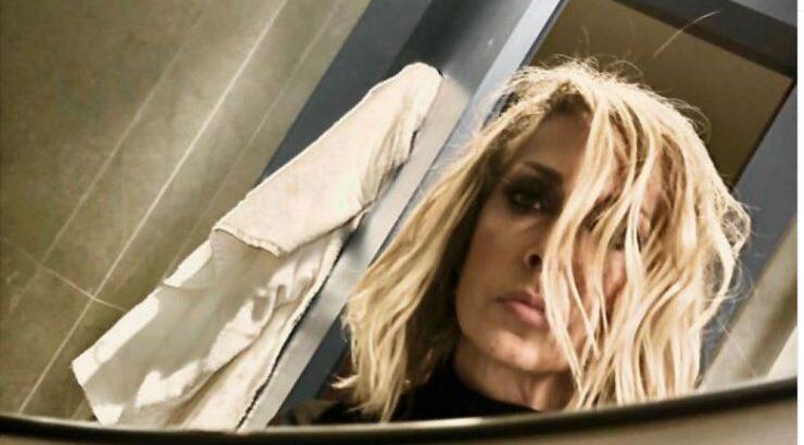 Άννα Βίσση: Το φιλί στο στόμα με νεαρό κούκλο Έλληνα τραγουδιστή