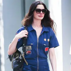 Anne Hathaway: Mιλάει για την σκληρή αλήθεια για τη ζωή μετά τη μητρότητα