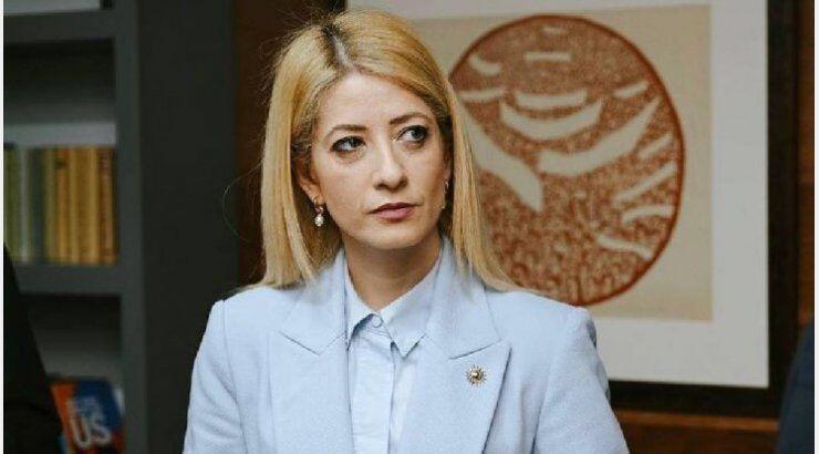 Αννίτα Δημητρίου: Δείτε την να πετάει χαρταετό στους Τρούλλους [εικόνα]