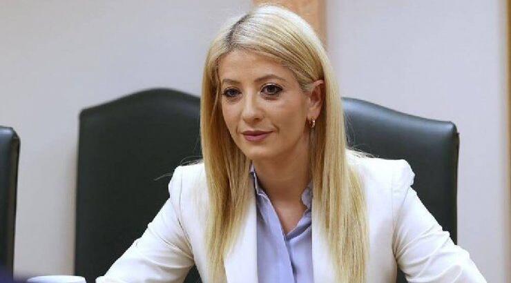 Διπλή χαρά για την Πρόεδρο της Βουλής: Η Αννίτα Δημητρίου αγκαλιά με τη μητέρα της 