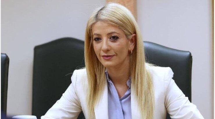 Αννίτα Δημητρίου: Τόλμησε να φορέσει το πιο αναπάντεχο χρώμα του χειμώνα