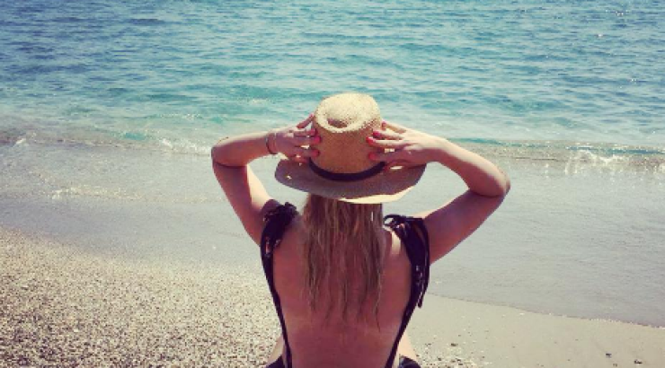 Δεν θα πιστεύετε ποια Ελληνίδα ηθοποιός πήγε χθες πρώτη φορά στη θάλασσα για φέτος το καλοκαίρι!