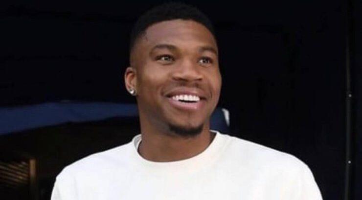 Ο Γιάννης Αντετοκούνμπο "σερβίρει" σουβλάκι στο Μιλγουόκι [εικόνες]