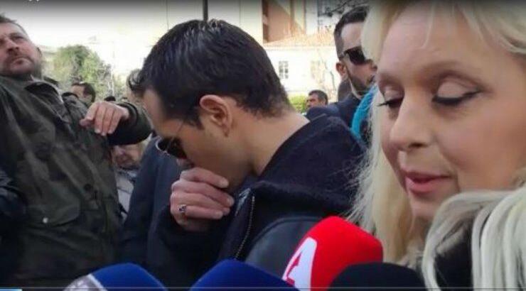 Άνθιμος Ανανιάδης: "Λύγισε" μιλώντας για τον Κώστα Βουτσά λίγο πριν ξεκινήσει η εξόδιος ακολουθία