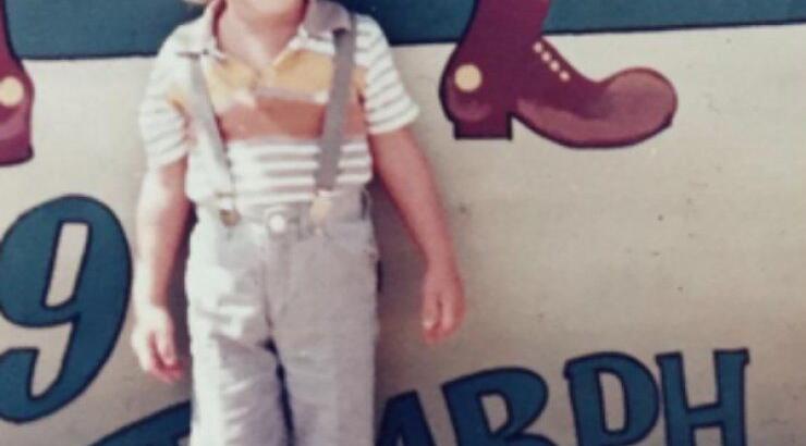 Ποιος κούκλος Έλληνας ηθοποιός είναι το αγοράκι στη φωτογραφία;