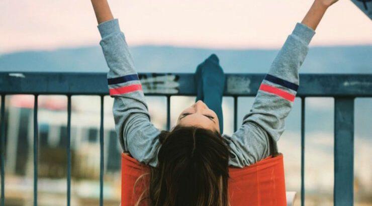 Γνωστή τραγουδίστρια εγκαταλείπει το τραγούδι για να γίνει δασκάλα 